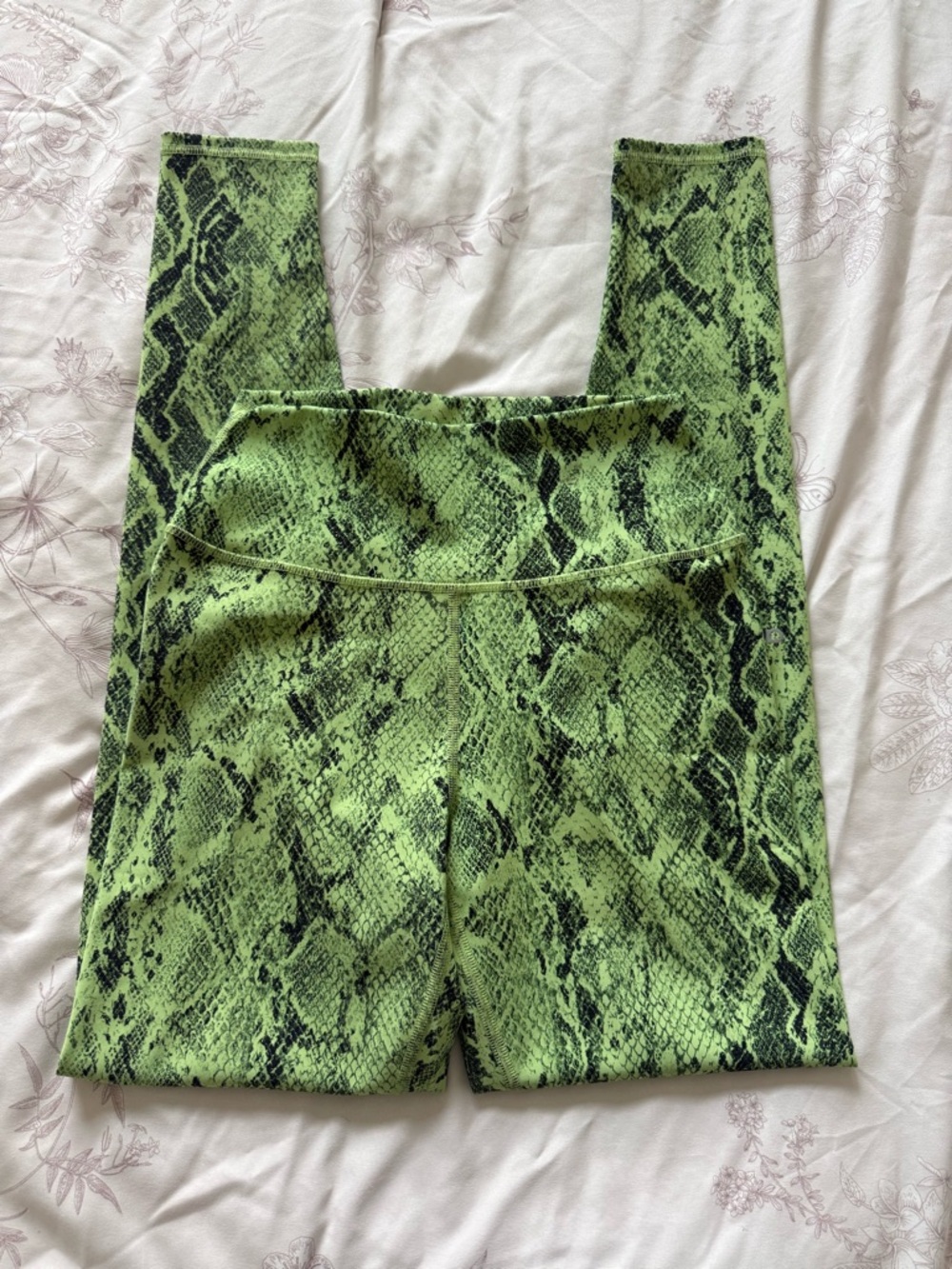 ALO Yoga| Neon Green Snake-Print Leggings - M